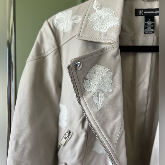Greige (grey/beige) color leather jacket with white embroidered flowers - Picture 4 of 4